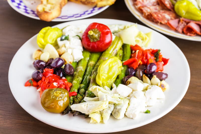 Antipasto vegetariano fotografia stock. Immagine di ciliegia 55086612