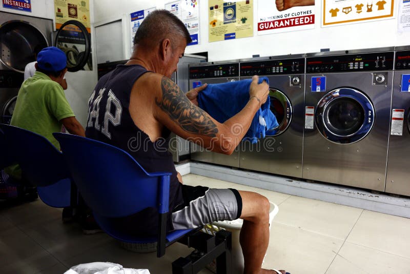 Tập Truyện Ngắn: Người ở lại thế gian Antipolo-city-philippines-december-customers-laundromat-sit-wait-their-clothes-to-be-finished-washing-customers-167847178