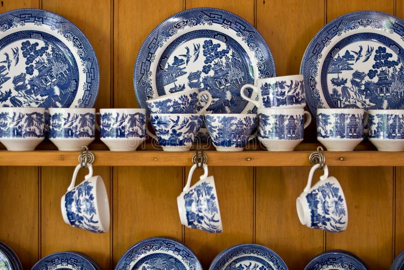 Antique Blue China on Sideboard stock photography Antique Blue China on Sideboard stock photography