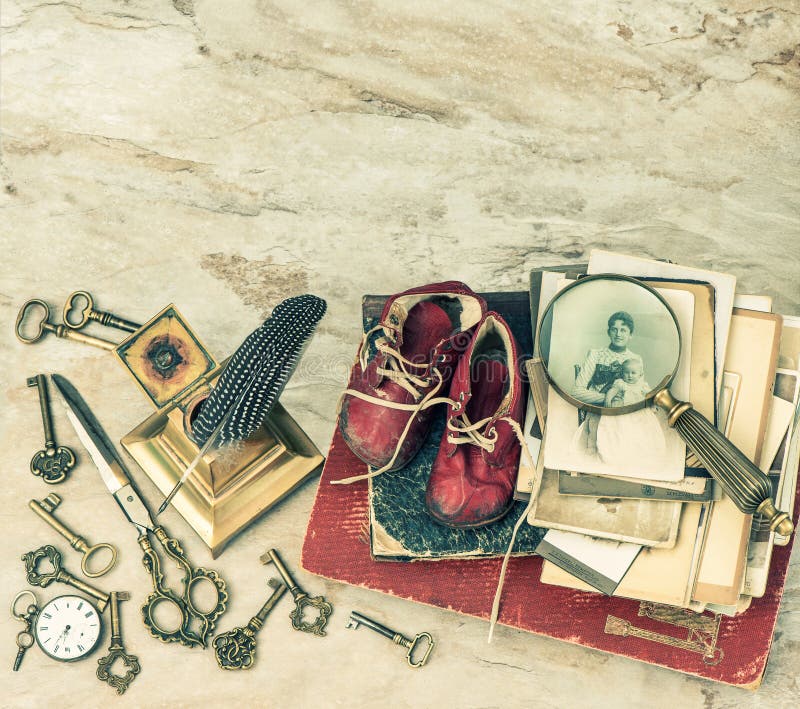 Antique books and photos, keys and writing accessories royalty free stock photos Antique books and photos, keys and writing accessories royalty free stock photos