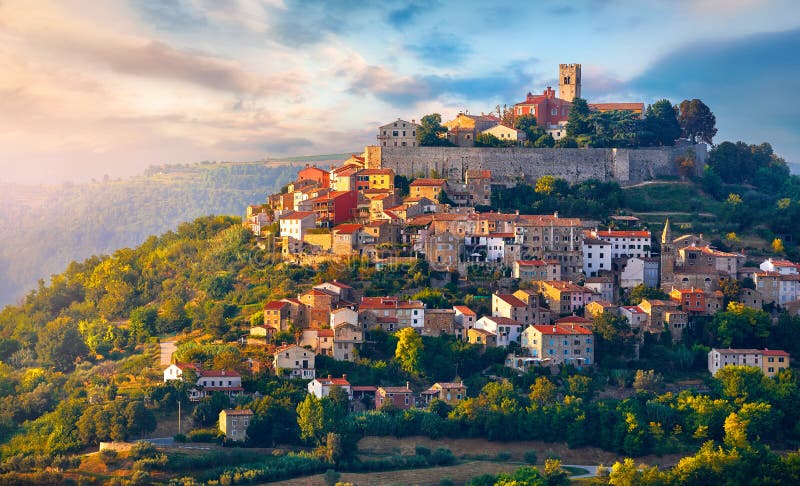 Antique city Motovun Kroatië Istria Panorama van Picturesque