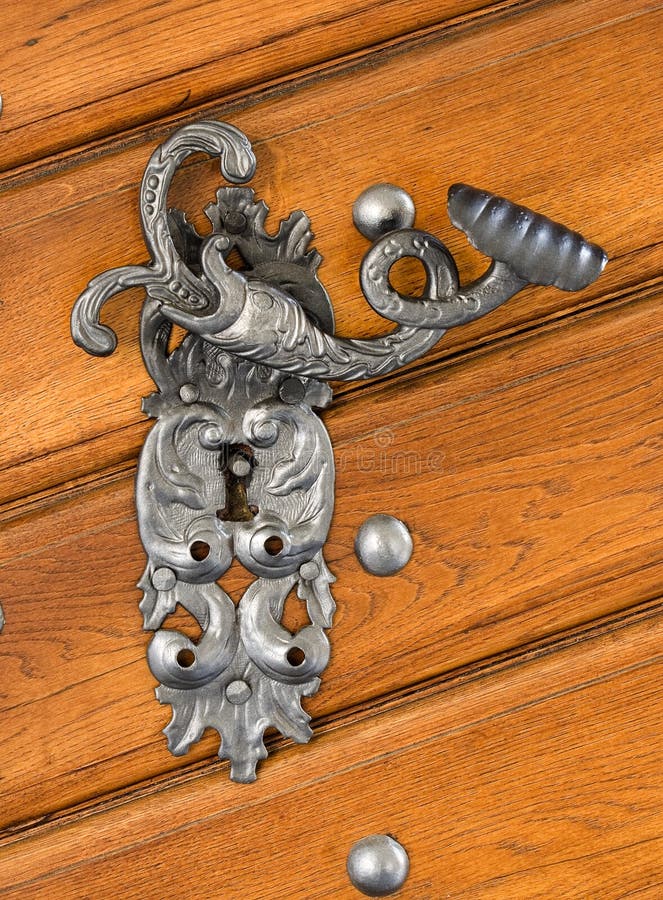 Antique Door Handle Picture. Image 5067122