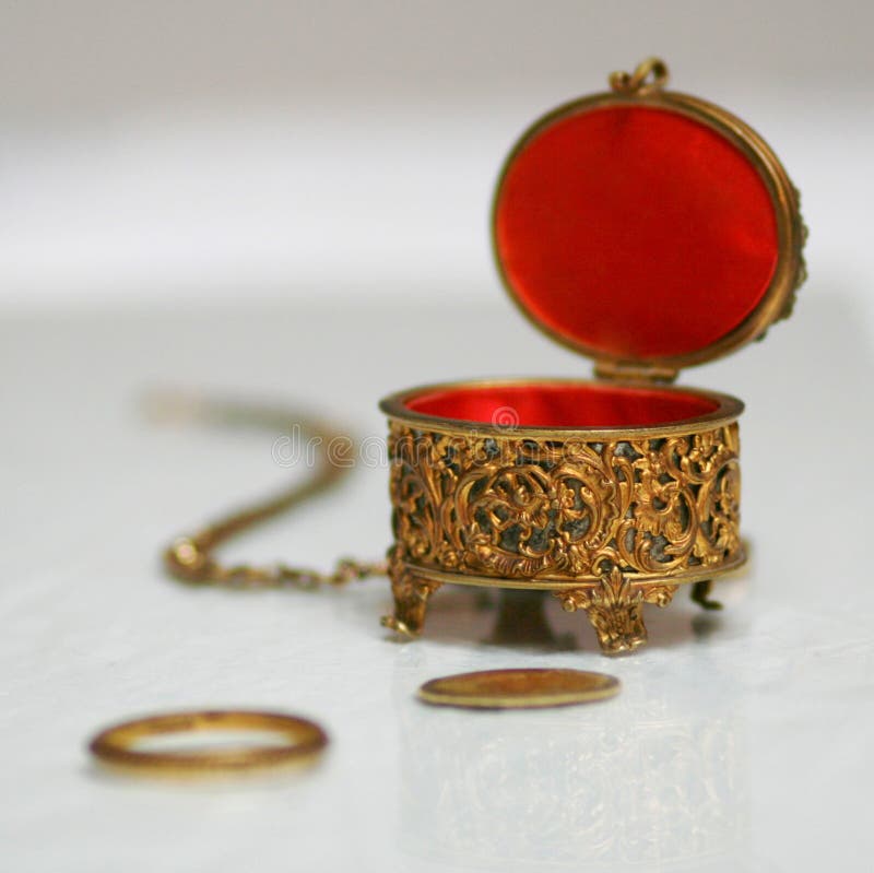 80,195 Vintage Jewelry Stock Photos - Free & Royalty-Free Stock Photos from  Dreamstime