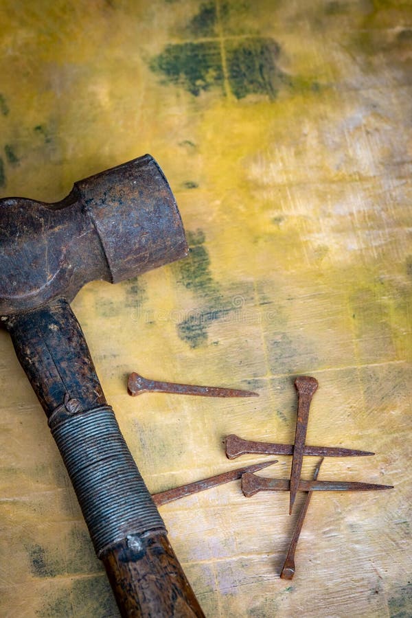 Antique Square Nails With Hammer Stock Photo - Download Image Now -  Working, Antique, Building - Activity - iStock