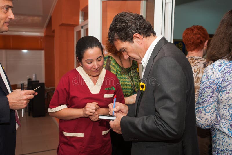 Antonio Banderas und Melanie Griffith während eines Nächstenliebebesuchs stockfotos Antonio Banderas und Melanie Griffith während eines Nächstenliebebesuchs stockfotos