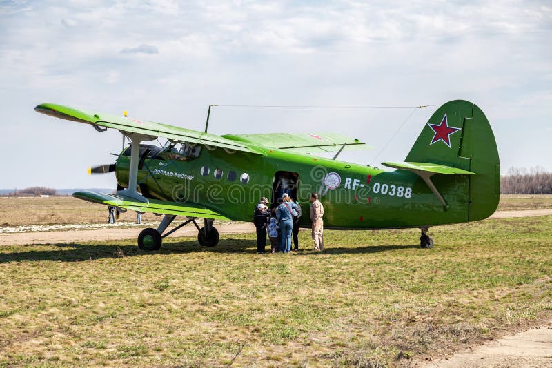 Antonov ένας-2 σοβιετικό παραγμένο μαζικά με ένα κινητήρα biplane στοκ εικόνα Antonov ένας-2 σοβιετικό παραγμένο μαζικά με ένα κινητήρα biplane στοκ εικόνα
