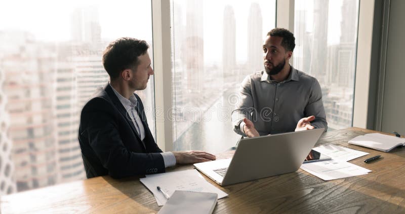 Antreprenor african American serios consultant juridic stock video footage