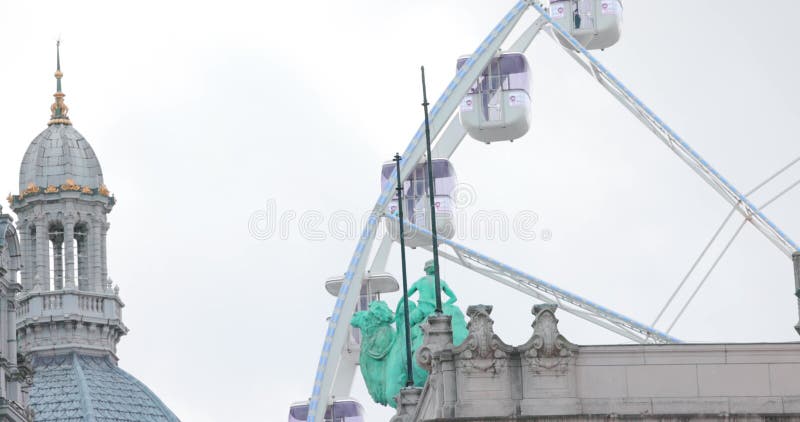 Antwerp belgium 28 juin 2023 architecture historique et moderne ferris wheel dans antwerp skyline