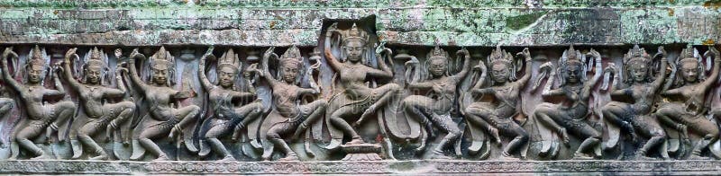 Antyczny Khmer laterytu kamienia cyzelowanie Apsara przy obrazy stock Antyczny Khmer laterytu kamienia cyzelowanie Apsara przy obrazy stock