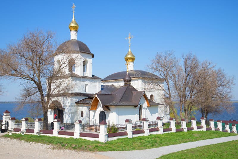 Antyczny kościół Constantine i Helena, pogodny może dzień Sviyazhsk, Tatarstan, Rosja obraz royalty free Antyczny kościół Constantine i Helena, pogodny może dzień Sviyazhsk, Tatarstan, Rosja obraz royalty free