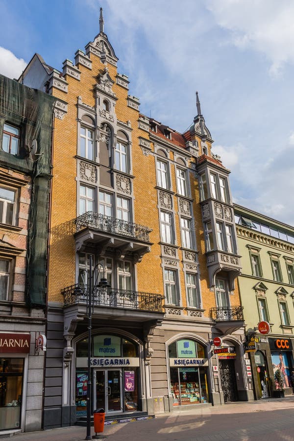 Antyczny tenement przy Stawowa ulicą zdjęcie stock Antyczny tenement przy Stawowa ulicą zdjęcie stock
