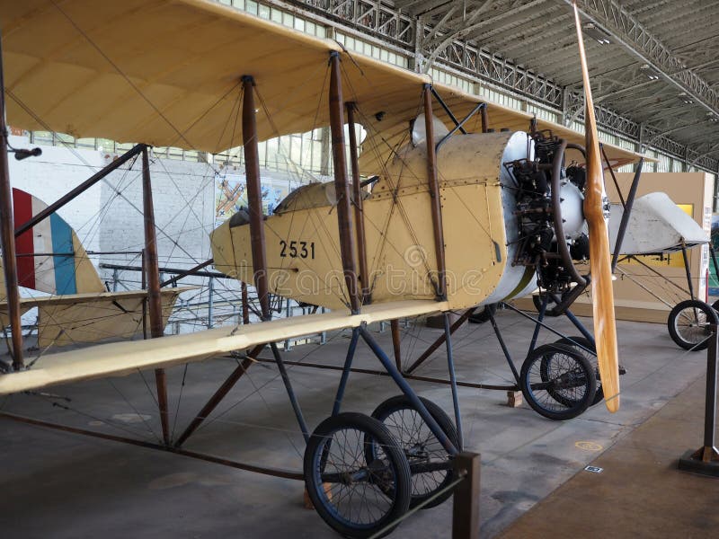 Antykwarski militarny samolot na pokazu Królewskim muzeum Orężny Dla