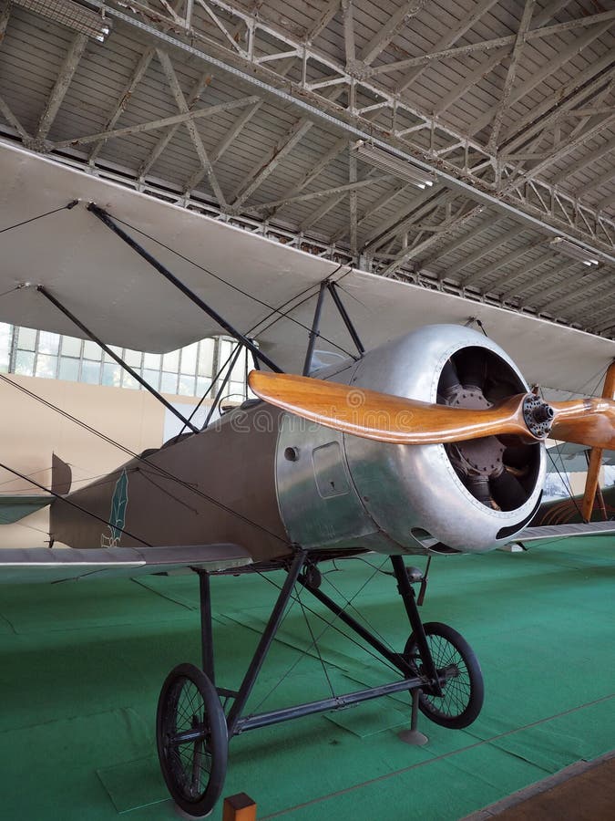 Antykwarski militarny samolot na pokazu Królewskim muzeum Orężny Forc