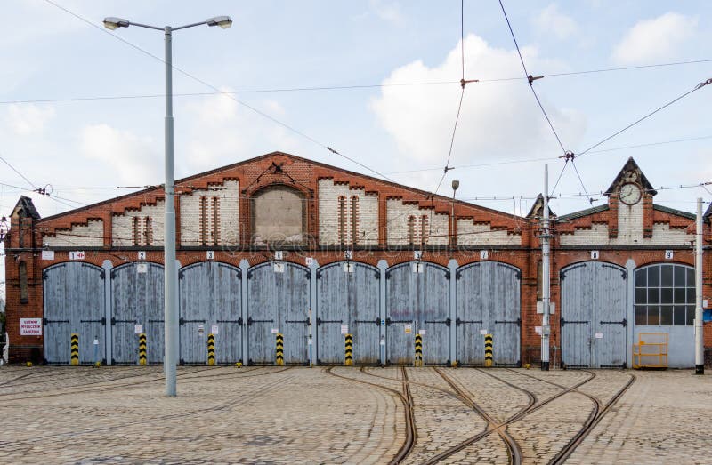 Antykwarskiego historycznego tramwajowego depa frontowy widok, Wrocławski, Polska obraz stock Antykwarskiego historycznego tramwajowego depa frontowy widok, Wrocławski, Polska obraz stock