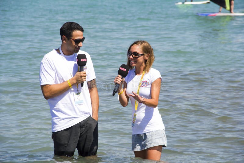 Anunciadores em Live Broadcast fotos de stock