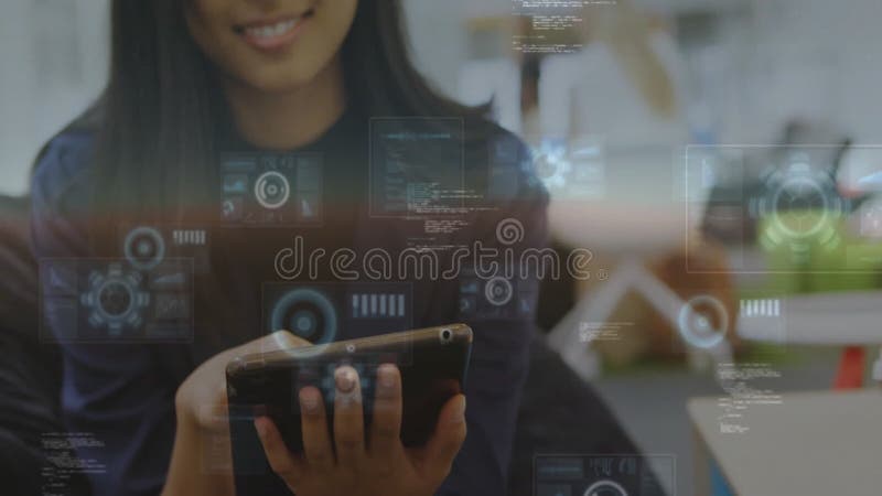 Använda en tablettkvinna som interagerar med futuristiska digitala gränssnittsanimeringar stock video