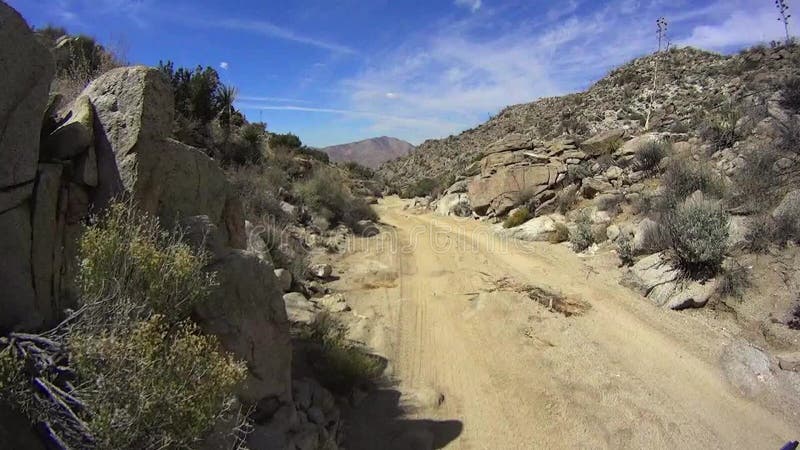 Anza Borrego沙漠加利福尼亚-土路岩石3