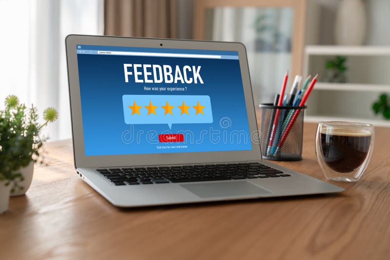Análisis de comentarios y revisiones de clientes por software de computadora modish foto de archivo
