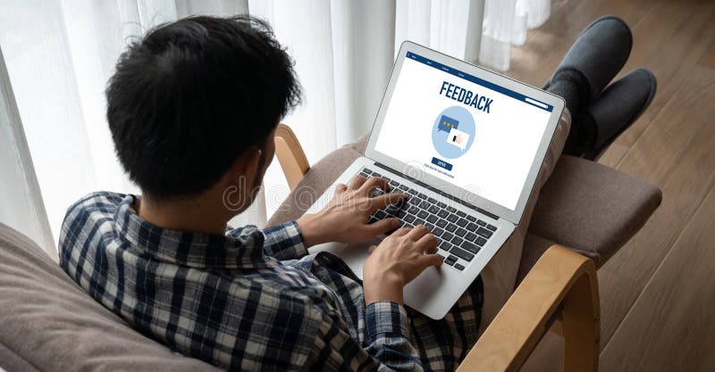 Análisis de comentarios y revisiones de clientes por software de computadora modish imagenes de archivo