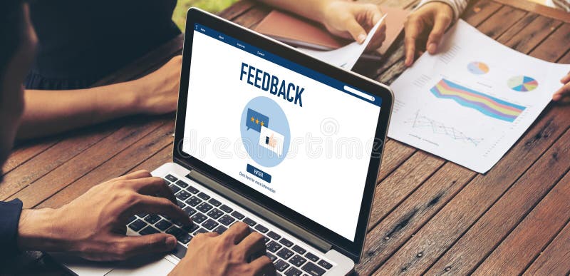 Análisis de comentarios y revisiones de clientes por software de computadora modish imagen de archivo