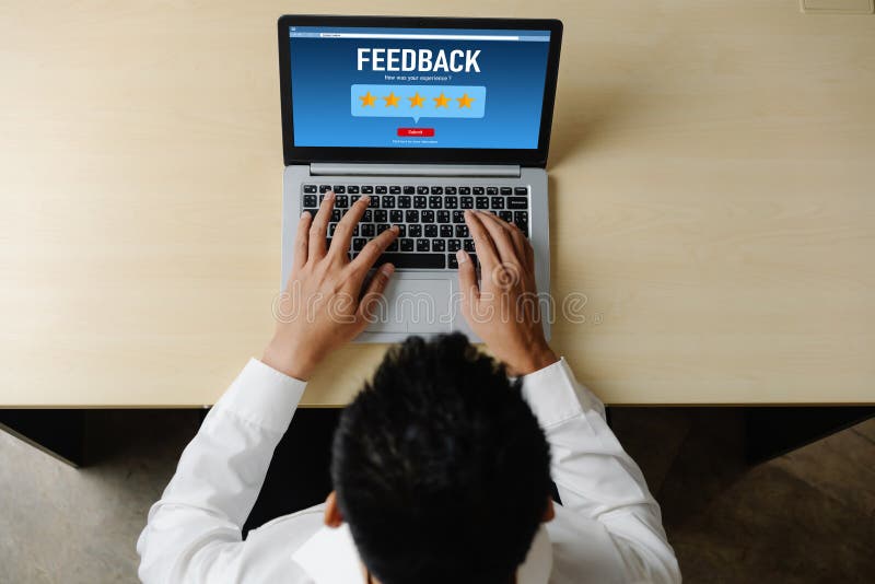 Análisis de comentarios y revisiones de clientes por software de computadora modish foto de archivo