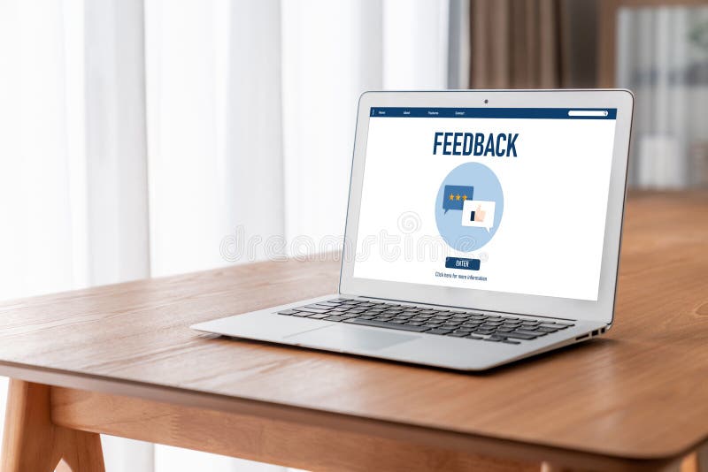 Análisis de comentarios y revisiones de clientes por software de computadora modish fotografía de archivo