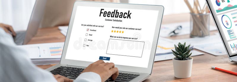 Análisis de comentarios y revisiones del cliente por software de computadora brillante ilustración del vector