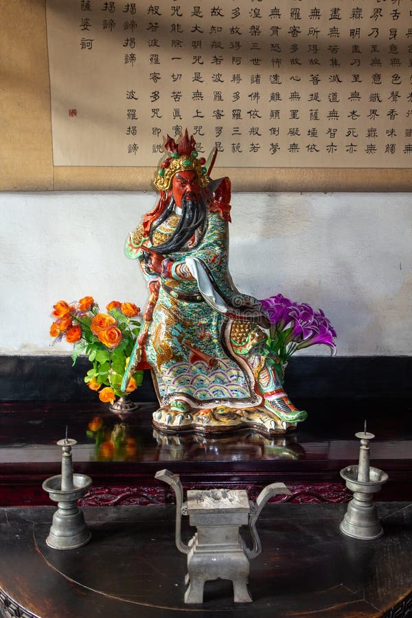 Août 2013 - Pingyao, province de Shanxi, Chine - statue de porcelaine de chinois traditionnel dans la ville antique de Pingyao photo libre de droits Août 2013 - Pingyao, province de Shanxi, Chine - statue de porcelaine de chinois traditionnel dans la ville antique de Pingyao photo libre de droits