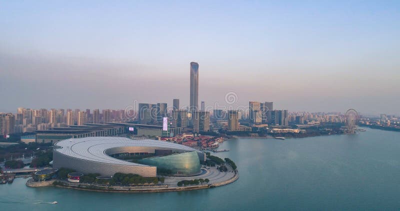 14 août 2018 Ville de Suzhou, Chine La vue aérienne de bourdon de la culture de Suzhou et les arts centrent photographie stock 14 août 2018 Ville de Suzhou, Chine La vue aérienne de bourdon de la culture de Suzhou et les arts centrent photographie stock
