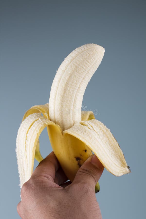 Plátano pelado foto de archivo. Imagen de blanco, dulce - 25692110