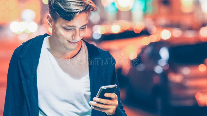 Apego social dos meios de Millenniallifestyle imagem de stock Apego social dos meios de Millenniallifestyle imagem de stock