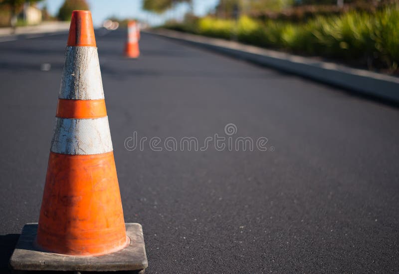 Apelsinen trafikerar kotten arkivfoto Apelsinen trafikerar kotten arkivfoto