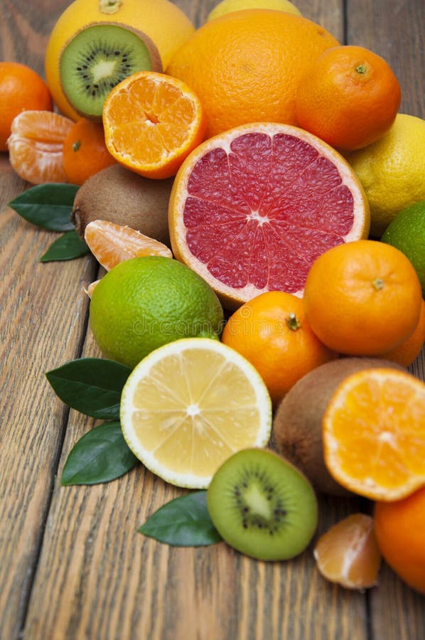 apelsiner för citrusfruktcitronlimefrukter royaltyfri fotografi apelsiner för citrusfruktcitronlimefrukter royaltyfri fotografi