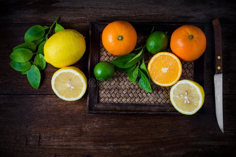apelsiner för citrusfruktcitronlimefrukter Apelsiner, limefrukter och citroner Top beskådar arkivbild apelsiner för citrusfruktcitronlimefrukter Apelsiner, limefrukter och citroner Top beskådar arkivbild