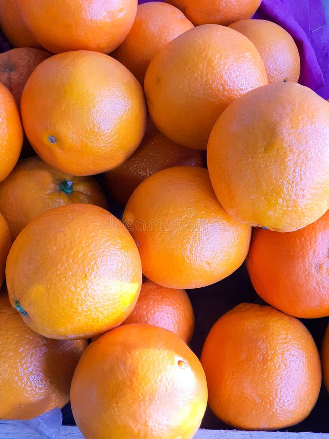 Apelsiner i marknaden close upp royaltyfri bild Apelsiner i marknaden close upp royaltyfri bild