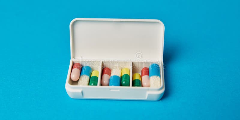 Aperta pillola con pillole e capsule immagini stock Aperta pillola con pillole e capsule immagini stock