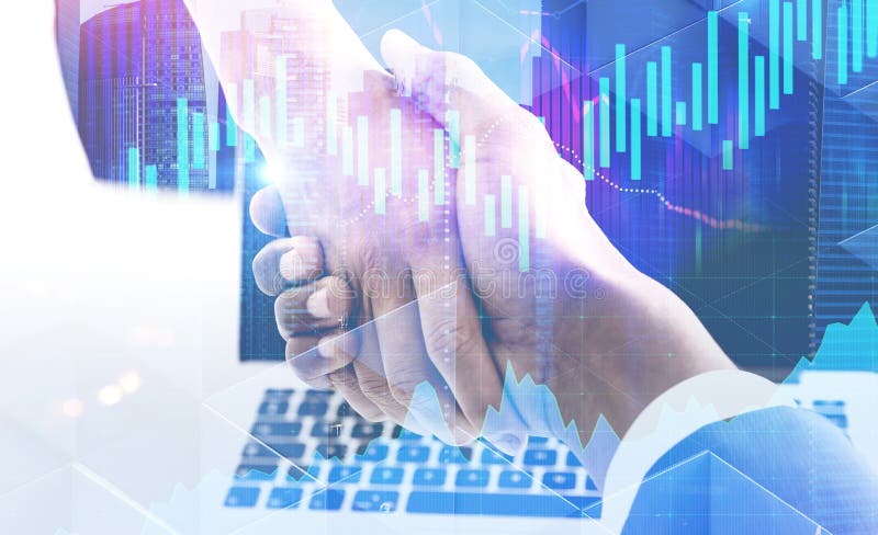 Aperto de mão no escritório da empresa, gráficos dos estrangeiros foto de stock Aperto de mão no escritório da empresa, gráficos dos estrangeiros foto de stock
