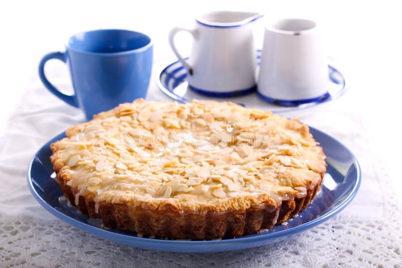 Apfelkuchen Mit Zitronenglasur Stockbild - Bild von torte, füllung ... Apfelkuchen Mit Zitronenglasur Stockbild - Bild von torte, füllung ...