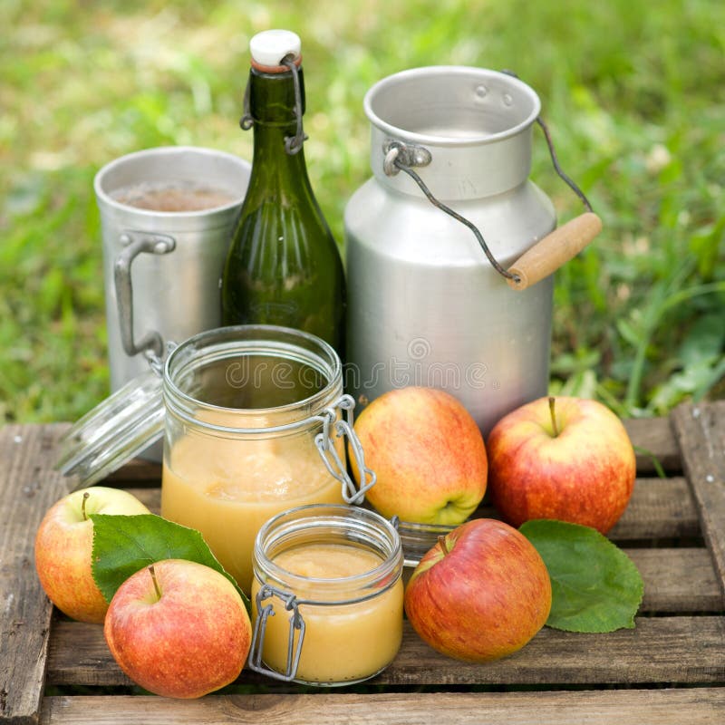 Apfelsauce stockfoto. Bild von zeit, dose, wasserkrug - 25543570