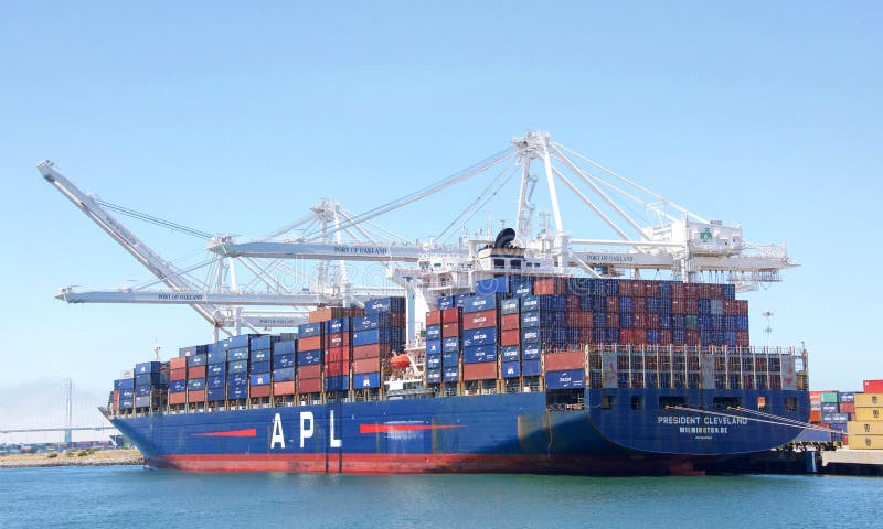 APL vrachtschip PRESIDENT CLEVELAND lading bij de Haven van Oakland stock foto APL vrachtschip PRESIDENT CLEVELAND lading bij de Haven van Oakland stock foto