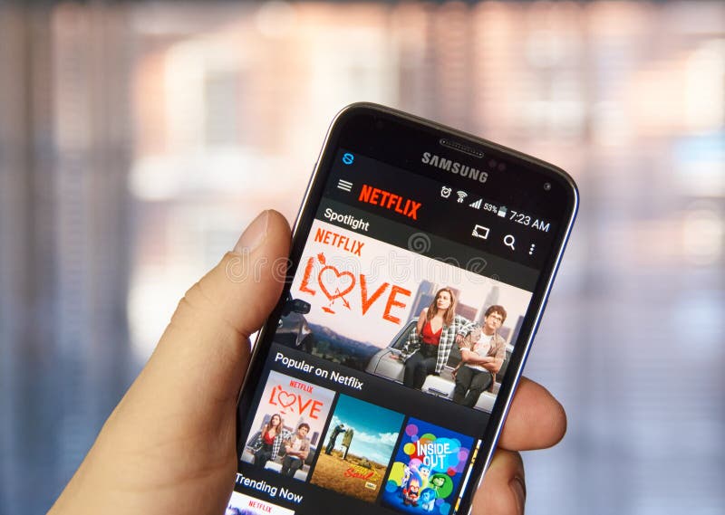 Aplicação De Netflix No Telefone Celular Foto Editorial - Imagem