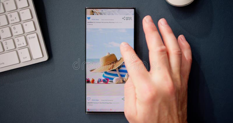 Aplicativo de celular de mídia social online imagens de stock