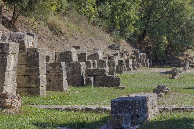 Apollonia albania : ecos de eras antigas em stoa arruinada fotografia de stock