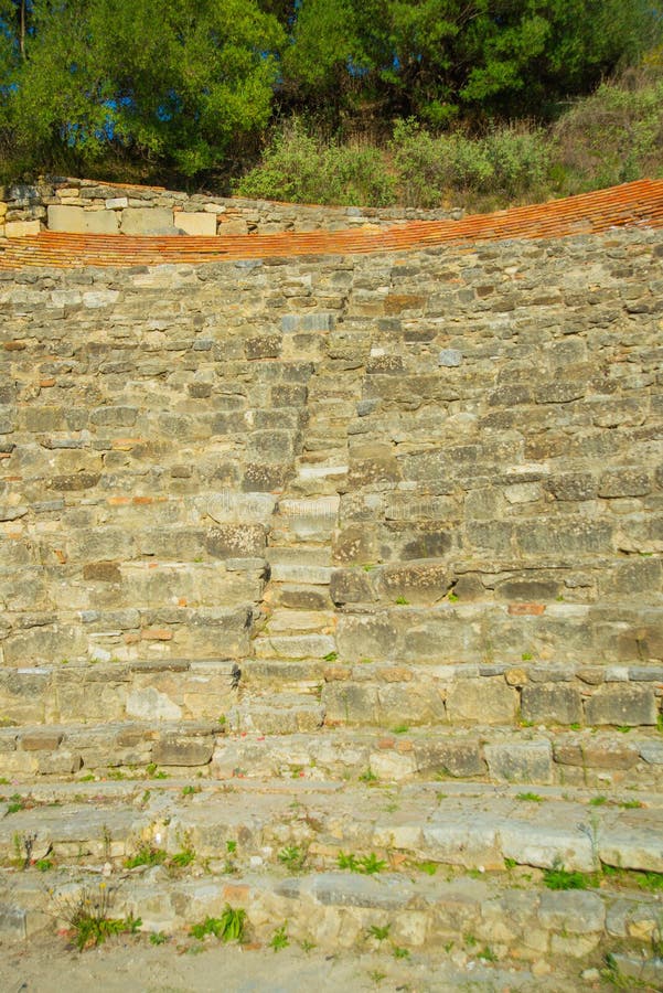 Apollonia albania : Teatro antigo do Deon de apolônia fotos de stock