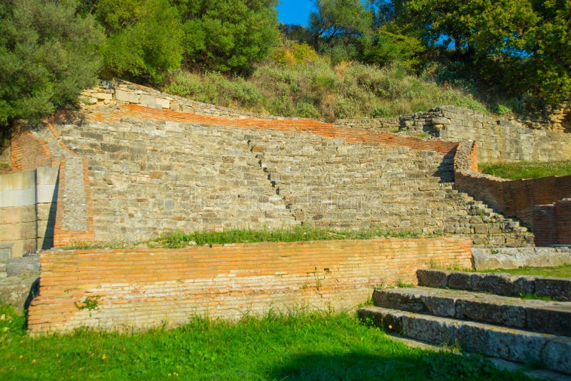 Apollonia albania : Teatro antigo do Deon de apolônia foto de stock