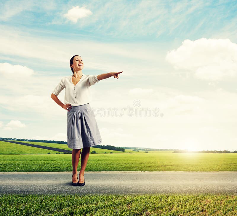 Apontar novo alegre da mulher de negócios imagens de stock royalty free Apontar novo alegre da mulher de negócios imagens de stock royalty free