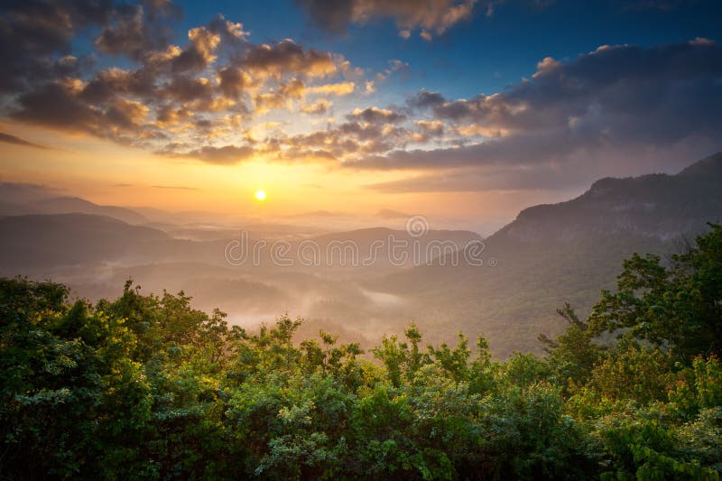Appalachians scenici delle montagne di Ridge blu di alba