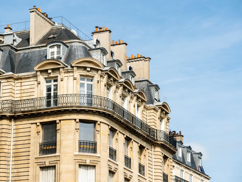 Appartement parisien typique de construction de logements d'architecture photo stock Appartement parisien typique de construction de logements d'architecture photo stock