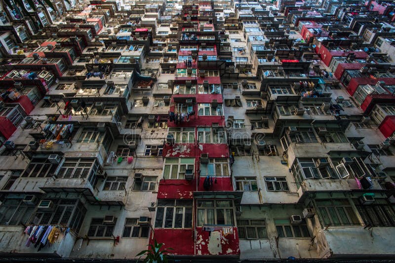 https://thumbs.dreamstime.com/b/appartement-pauvre-en-hong-kong-103036562.jpg