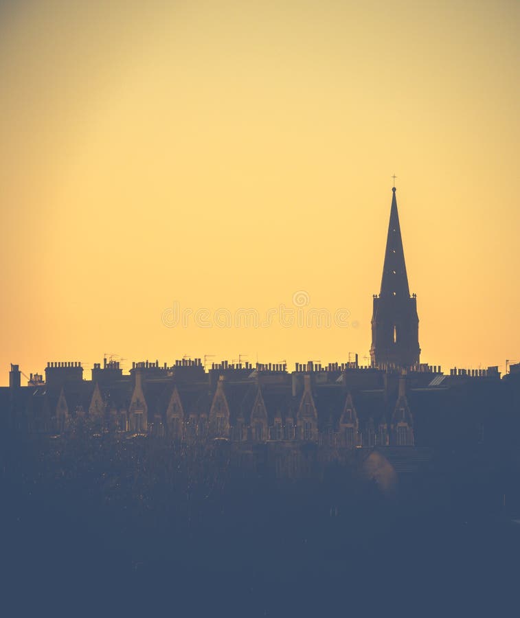 Appartements d'Edimbourg au coucher du soleil photos libres de droits Appartements d'Edimbourg au coucher du soleil photos libres de droits
